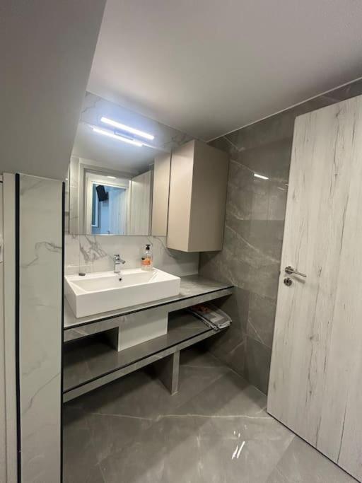 Luxury 5min To Metro Nikaia Apartment *